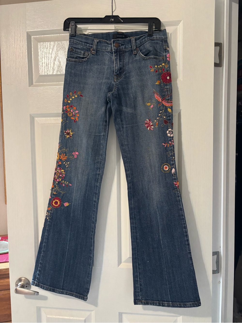VTG Arden B low rise embroidered floral beaded jeans great used condition size 2